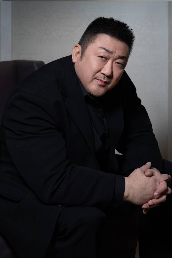 마동석은 거룩한 밤은 TV로 느낄 수 없는 타격감과 사운드에 신경을 많이 썼으니 극장에서 봐달라고 많은 관람을 독려했다. /롯데엔터테인먼트