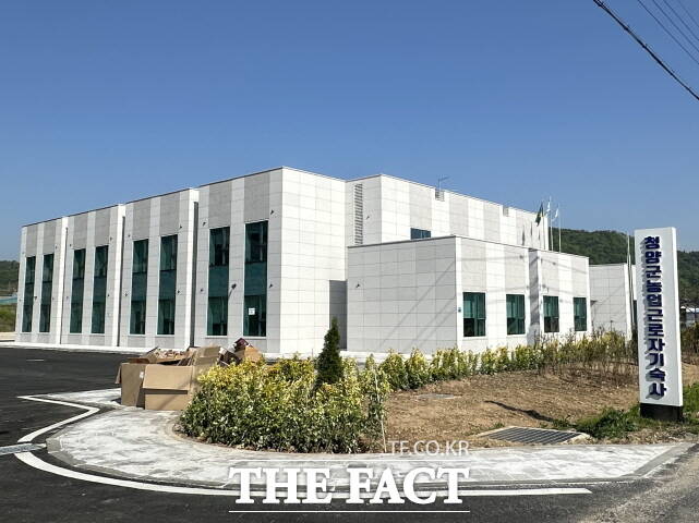 충남 청양군 청남면 시설하우스 밀집 지역에 건립된 청양군 농업근로자 기숙사 전경. /청양군