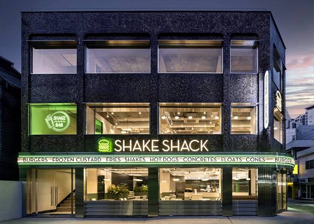 SPC가 운영하는 쉐이크쉑이 서울 성수동에 성수점을 오픈한다. /SPC
