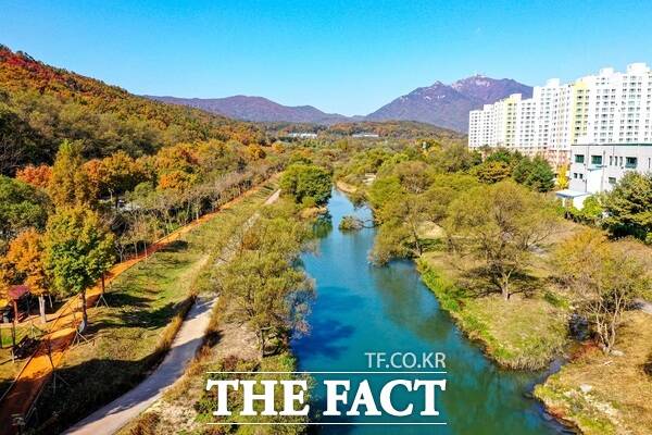 계룡시 두계천 전경./계룡시