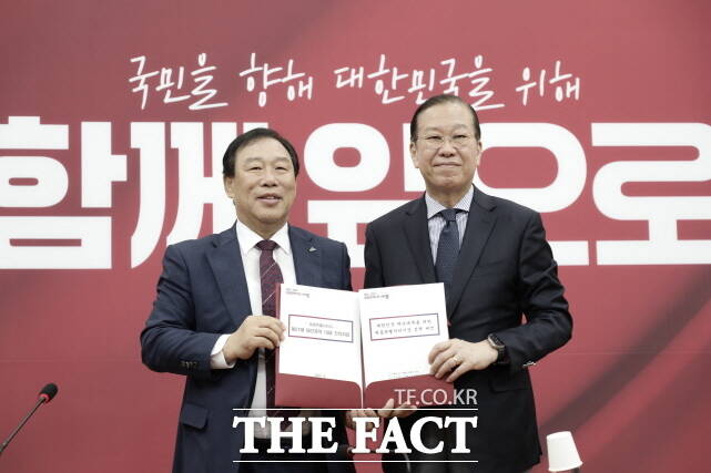 최민호 세종시장이 30일 권영세 국민의힘 비상대책위원장을 만나 행정수도 완성 등 대선 공약화의 필요성을 강조했다. /세종시