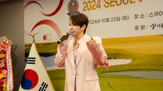 가수 신수아가 지난해부터 홍보분과위원장을 맡아 대 내외적인 알리기에 앞장서고 있다. 신수아는 전설의 그룹사운드 서울패밀리 여성보컬리스트로 활동하다 화려하게 가요계에 데뷔한 실력파다. /프로골프치쳐스협회