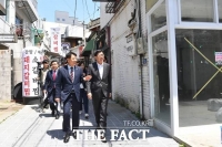  박형준 부산시장, 부산대 상권 방문…지역상권 살리기 현장점검