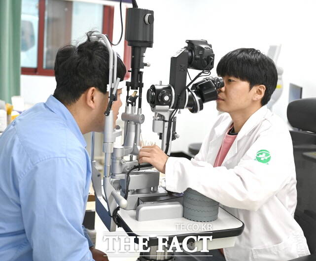 청양군보건의료원이 그동안 공석이었던 안과 전문의를 새롭게 채용하면서 다시 안과의 진료를 펼치고 있다. /청양군