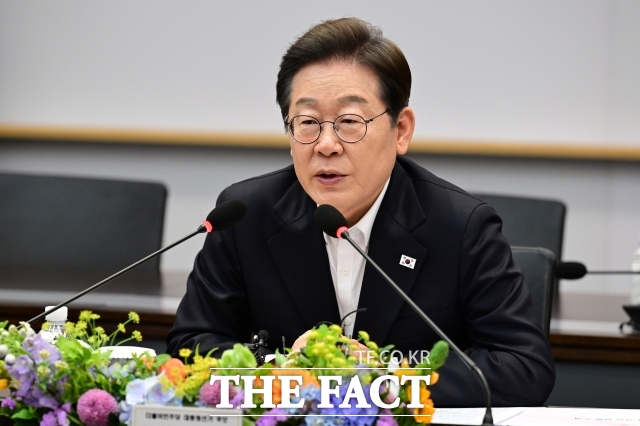 엠브레인퍼블릭·케이스탯리서치·코리아리서치·한국리서치가 1일 발표한 전국지표조사(NBS) 결과 응답자 42%가 차기 대통령감으로 이재명 더불어민주당 대선 후보를 꼽았다. /이천=남윤호 기자