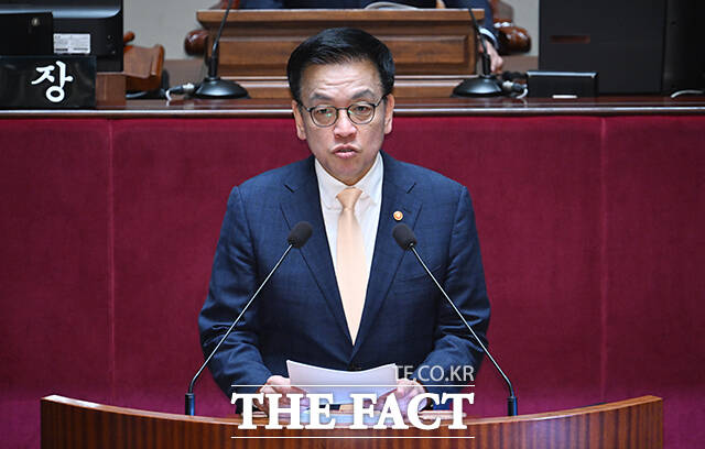 1일 국회 법제사법위원회 전체회의를 열고 최상목 경제부총리 겸 기획재정부 장관 탄핵소추안을 더불어민주당 주도로 처리했다. /박헌우 기자