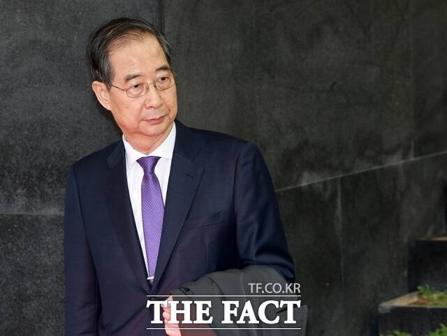 한덕수 대통령 권한대행 국무총리가 1일 사퇴하면서 대선 출마를 공식화했다. 대선 출마를 위한 대통령 권한대행의 사퇴는 헌정사 최초다. /뉴시스