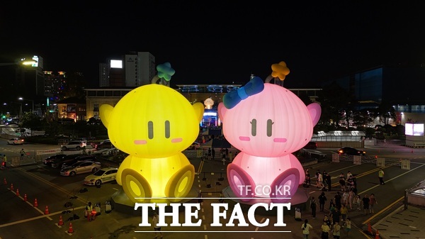 지난해 열린 대전 0시 축제에 설치된 꿈돌이·꿈순이 대형 야간 조형물의 모습./대전관광공사