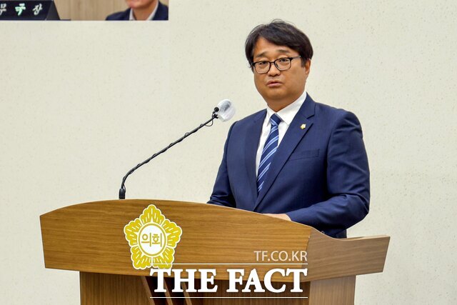 조상연 당진시의원은 1일 5분 자유발언을 통해 교통약자를 위한 접근성 개선 방안으로 당진천 산책로 내 경사로 확충을 강력히 촉구했다. /당진시의회