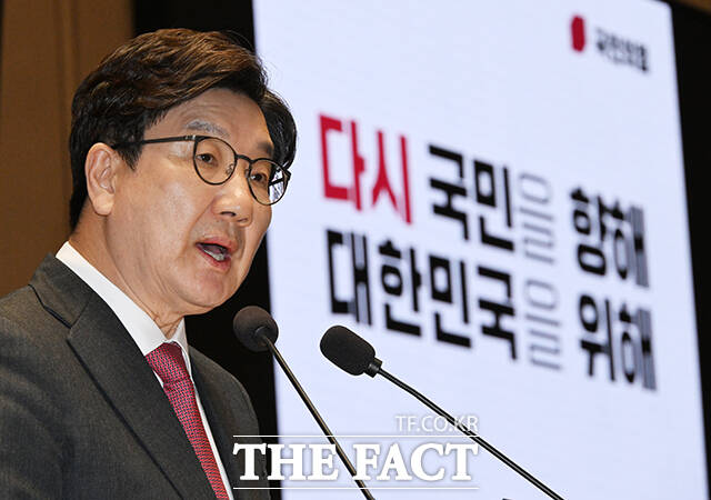 권성동 국민의힘 원내대표는 2일 이재명 더불어민주당 대선 후보가 대통령이 된다면 법재완박 셀프사면 프로젝트 강행할 가능성이 대단히 높다고 주장했다. /배정한 기자