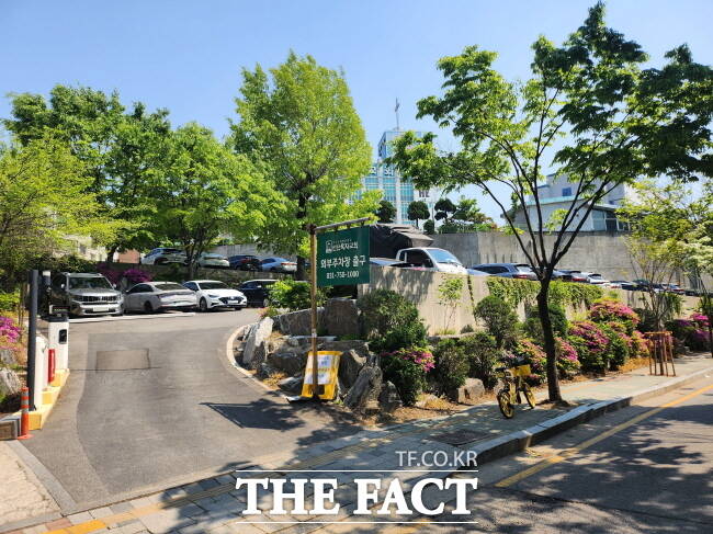 성남 선한목자교회 공유주차장 전경./성남시