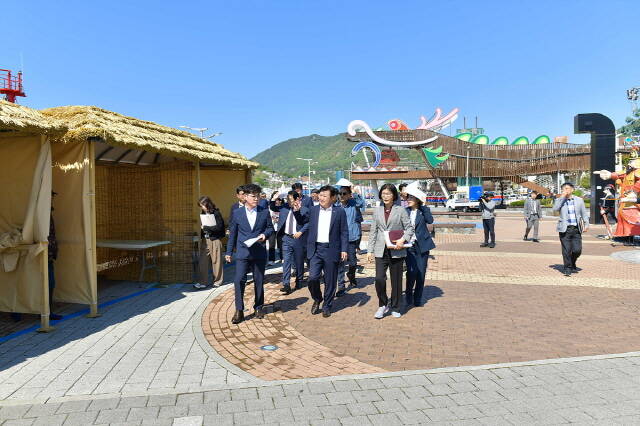 제59회 여수거북선축제 현장 점검하는 정기명 시장 /여수시
