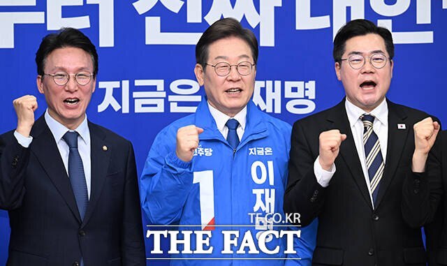 이 후보가 착용한 선거용 점퍼 숫자 1 끝부분엔 빨간색이 들어가 있다. 국민통합을 강조한 이 후보의 의중이 반영된 것으로 보인다. /박헌우 기자