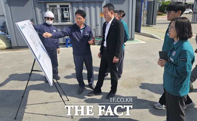 합천다목적체육관 건립 공사 현장 점검 모습. /합천군