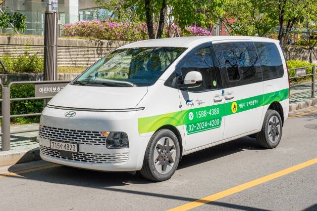 서울시는 중증보행장애인의 이동권 강화를 위해 이동수단 확충과 이용편의 개선 정책을 지속적으로 추진하고 있다. /서울시