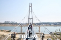  경기도, ‘여주 남한강 출렁다리’ 개통…