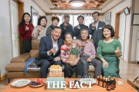  공주시, 99세 이상 어르신 54명에 꽃바구니 전달