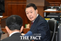  윤 '직권남용' 사건, 내란 재판과 병합…지귀연 판사 심리