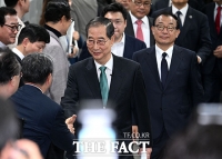  한덕수 옆 지키는 이정현 전 새누리당 대표 [TF포착]