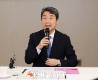  이주호 권한대행 첫 출근…'공정한 선거관리 중점'