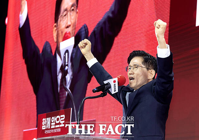 김문수 국민의힘 대선후보가 3일 오후 경기 고양시 킨텍스에서 열린 21대 대통령선거 후보자 선출을 위한 제5차 전당대회에서 대선후보로 선출된 뒤 후보 수락연설을 하고 있다. /국회사진취재단