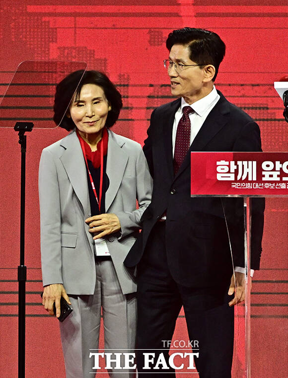 김문수 후보의 지극한 아내 사랑
