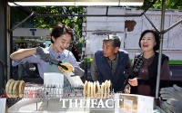  김재연 진보당 대선 후보, 오늘은 호떡 판매 사원 [포토]