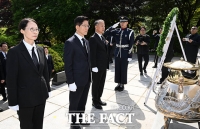  이승만 전 대통령 묘역 참배하는 김문수 국민의힘 대선 후보 [포토]