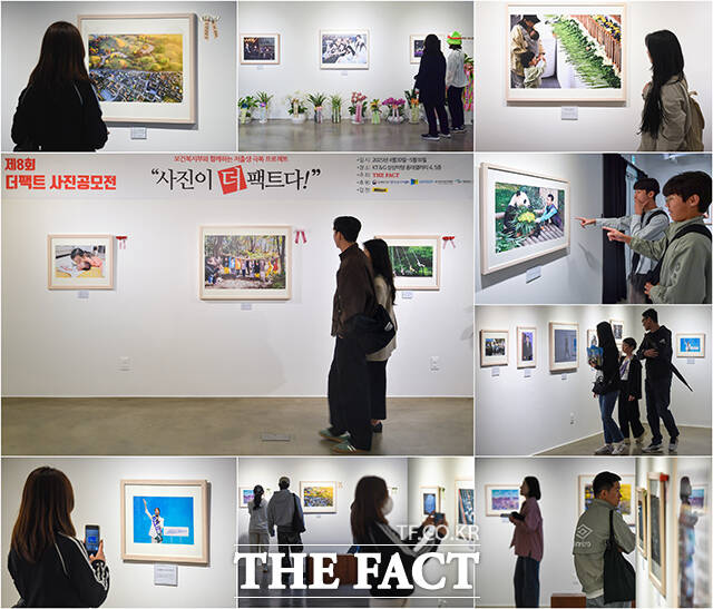 제8회 더팩트 사진 공모전 사진이 더 팩트다! 사진전이 5일 오후 서울 마포구 KT&G 상상마당 홍대 갤러리에서 전시 중인 가운데 시민들이 공모전 수상작들과 보도사진을 감상하고 있다. /장윤석 기자