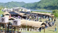  '제17회 공주 석장리 구석기축제' 개막 3일째…인산인해 [TF사진관]