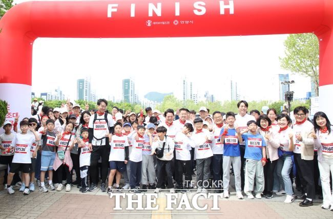 안양시와 세이브더칠드런이 함께하는 국제어린이마라톤 출발 모습 /안양시