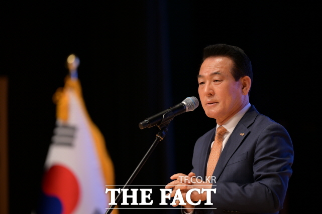 백성현 논산시장이 7일 논산아트센터에서 열린 5월 월례모임에서 훈화하고 있다. /논산시