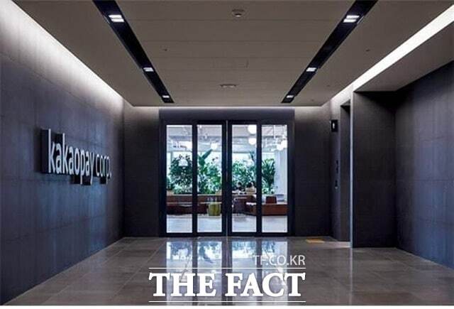 카카오페이는 7일 1분기 실적발표를 통해 연결 매출은 전년 동기 대비 20.2% 증가한 2119억원, 영업이익은 44억 원으로 흑자 전환에 성공했다고 밝혔다. /카카오페이