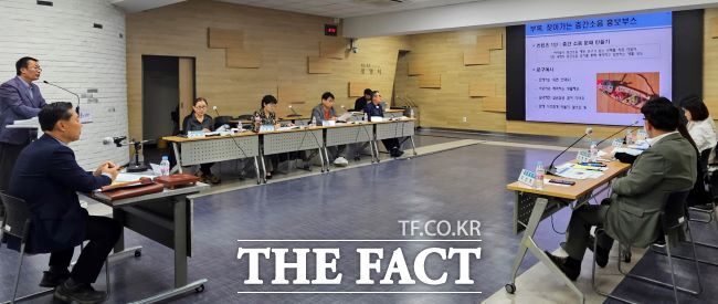 지난달 광명시청에서 열린 층간소음갈등해소자문위원회 회의 모습 /광명시