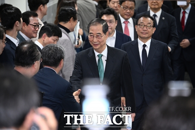 한덕수 무소속 대선 예비후보는 7일 단일화가 이뤄지지 않으면 대선 본후보 등록을 하지 않겠다고 밝혔다. /박헌우 기자