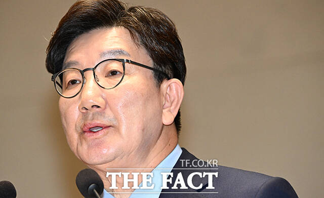 권성동 국민의힘 원내대표가 7일 김문수 대선 후보를 향해 한덕수 무소속 대선 예비후보와 단일화를 촉구하며 단식에 돌입하겠다고 밝혔다. /박헌우 기자