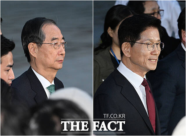 한덕수 무소속 대선 예비후보(왼쪽)와 김문수 국민의힘 대선후보가 7일 오후 서울 종로구의 한 식당에서 김문수 국민의힘 대선 후보와의 단일화 관련 회동을 마친 후 식당에서 나오고 있다. /박헌우 기자