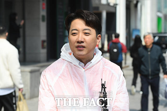 이준석 개혁신당 대선 후보는 단일화를 둘러싼 국민의힘 내 갈등이 심화될 경우 도장런 사태까지 벌어질 수 있다고 경고했다. /장윤석 기자