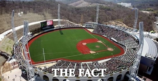 울산시는 문수야구장 관중석을 6000석 늘리는 한편 인근에 유스호스텔을 짓기로 했다. 프로야구팀을 유치하기 위한 초석으로 풀이된다. /울산시