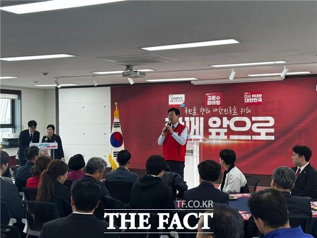 손범규 인천 남동갑 당협위원장이 6일 국힘 인천시 당사에서 21대 대선 선대위 발대식을 갖고 필승을 결의했다. /국힘 인천남동갑 당협위