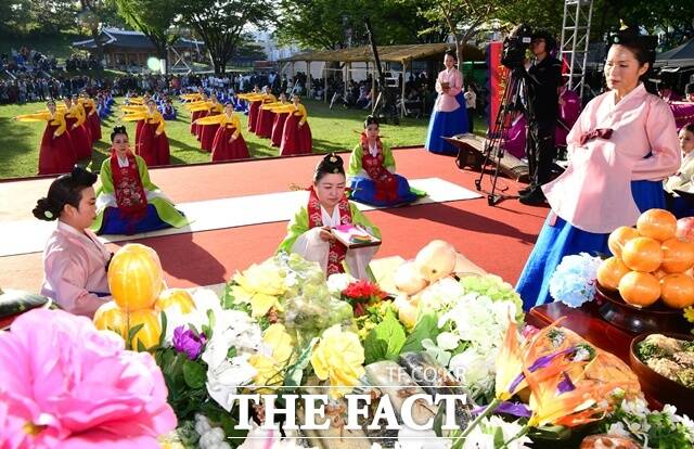 경남 진주시의 대표적인 봄 축제 진주논개제 모습 /진주시