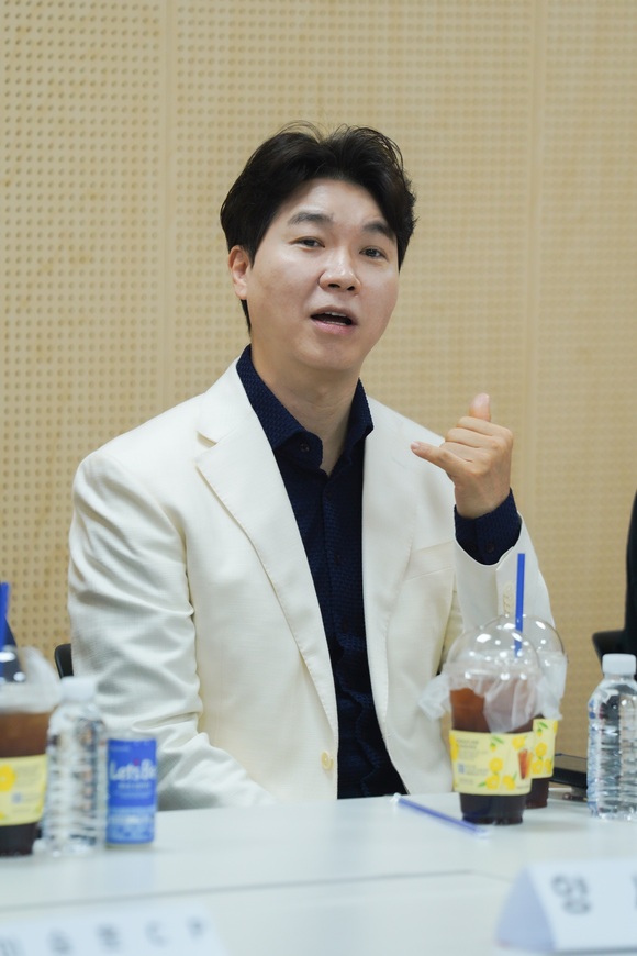방송인 박수홍은 7일 오전 10시 서울 금천구 TV조선 가산동 스튜디오에서 열린 우리 아기가 태어났어요 기자간담회에서 프로그램을 하면서 여성들의 숭고한 희생을 더 알게 됐다고 이야기했다. /TV조선