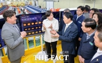  경북 성주 참외, 17년 만에 베트남 수출 성사...송미령 농림부장관 수출검역 현장 방문