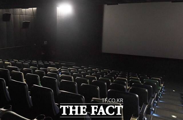 롯데그룹은 8일 중앙그룹과 영화관 운영 및 영화 투자·배급 사업을 영위 중인 롯데컬처웍스·메가박스중앙의 합병을 위한 MOU를 체결했다고 밝혔다. 사진은 기사 내용과 무관. /더팩트 DB