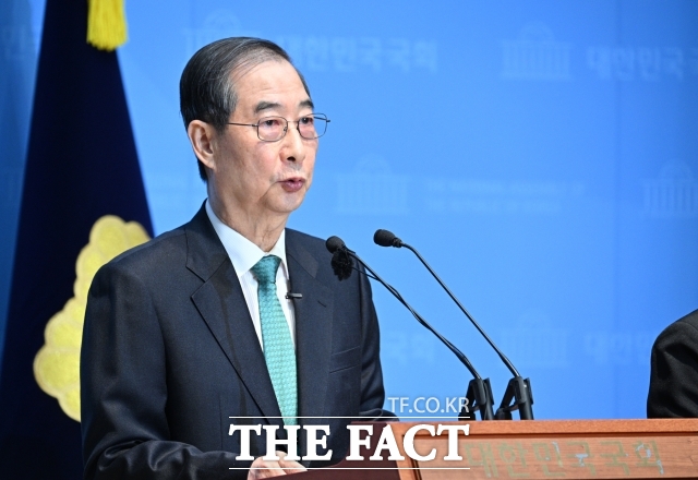 한덕수 무소속 대선 예비후보 측 이정현 대변인은 8일 김문수 국민의힘 후보는 18일 동안 최소 22회, 평균적으로 1일 1회 이상 단일화 발언을 했다고 밝혔다. /박헌우 기자