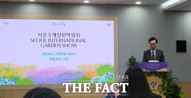 이수연 서울시 정원도시국장이 8일 서울시청 브리핑실에서 기자설명회를 열고 서울국제정원박람회에 대해 설명하고 있다. /정소양 기자