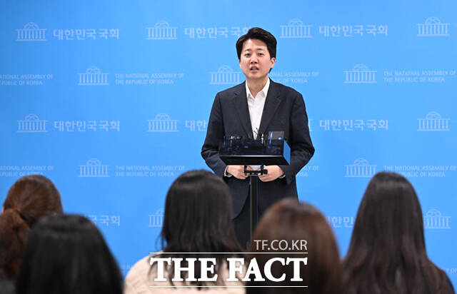 이준석 개혁신당 대선 후보가 초등·중학교 학생들의 수학 성취도 향상을 위한 수학국가교육책임제를 대선 공약으로 발표했다. /국회=이새롬 기자