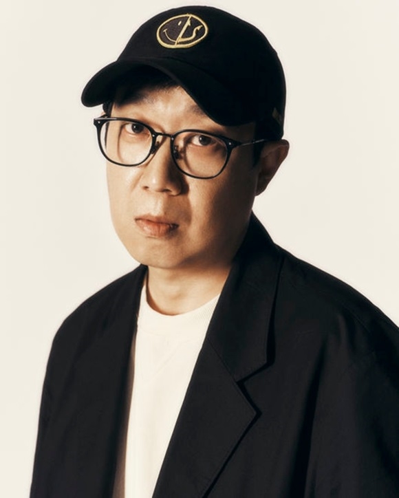 웨이브와 넷플릭스에서 시즌1, 2가 차례로 공개된 약한영웅 시리즈의 한준희 기획총괄이 플랫폼을 옮기는 과정이 쉽지는 않았지만 그 안에서 많은 사람들의 도움을 받았다고 밝혔다. /넷플릭스