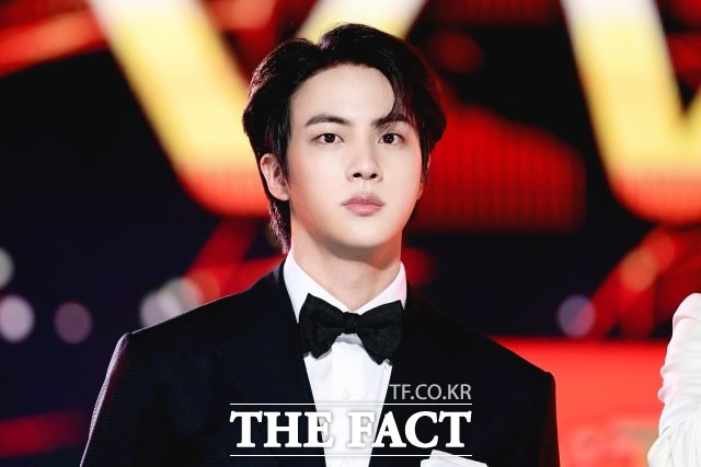 방탄소년단(BTS) 멤버 진(33, 본명 김석진)의 볼에 기습적으로 입을 맞춘 일본인이 검찰에 넘겨졌다. /더팩트 DB