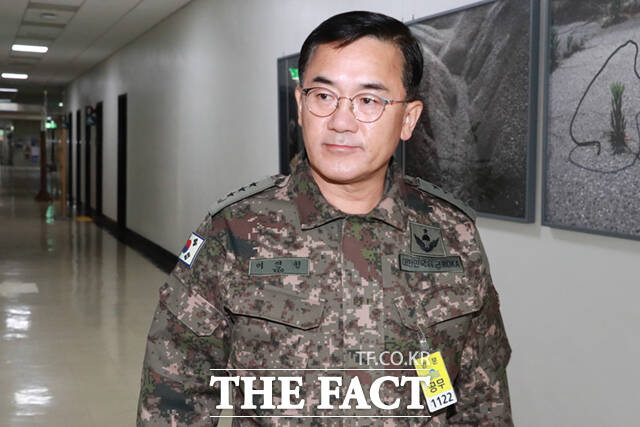 여인형 전 국군방첩사령관이 2024년 12월 7일 오전 서울 여의도 국회에서 열린 정보위원회 전체회의에 출석하고 있다. /국회=이새롬 기자